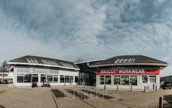 Exterior view of the office buildings at Rijksweg 79 in Naarden, suitable for office space rental.
