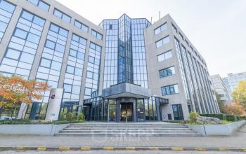 Modern office building exterior at Nevelgaarde 8-19, Nieuwegein, featuring large windows and a welcoming entrance, ideal for office space rental.