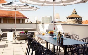 Gemütlich Sitzmöglichkeiten auf der Dachterrasse in Nürnberg-Innenstadt