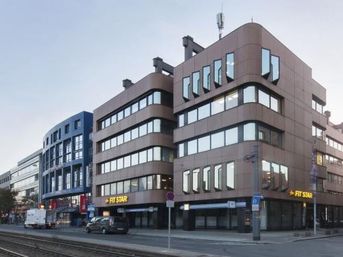 Beindruckende Außenansicht vom Bürogebäude in der Nürnberger Innenstadt