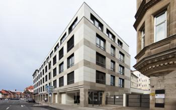 Beeindruckende Außenansicht des Bürogebäudes in Nürnberg Innenstadt