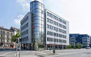 Beeindruckende Außenansicht des Bürogebäudes in Nürnberg Innenstadt