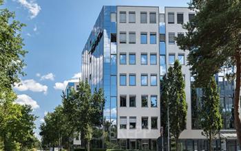 Beeindruckende Außenansicht des Bürogebäudes in Nürnberg Süd
