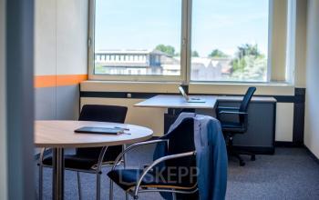 Modern eingerichtetes Büro mit toller Aussicht