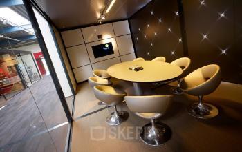 Modern, well-lit meeting area with stylish furnishings for office space rental at Koopvaardijweg 2, Oosterhout Nb.