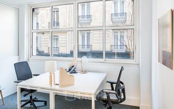 Améliorez votre productivité dans cet espace de bureau de la rue Taylor