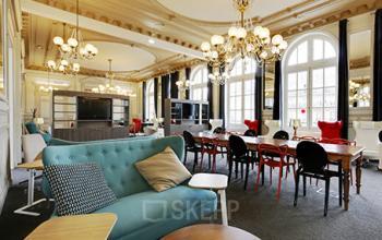 Salon d'affaires avec des meubles design à la rue de Dunkerque
