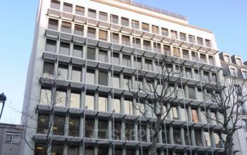 Vue de face immeuble de bureaux à l'avenue Ledru-Rollin