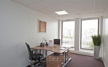 Mettez-vous au travail dans cet espace de bureau à l'avenue Ledru-Rollin