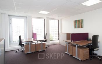 Espace de bureau spacieux avec grandes fenêtres à l'avenue Ledru-Rollin