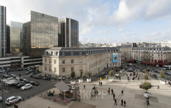 Nos bureaux offrent une vue sur la place Louis Armand