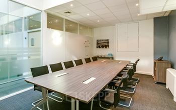 Salle de réunion moderne avec tous les équipments essentiels à la rue de l'Amiral Hamelin