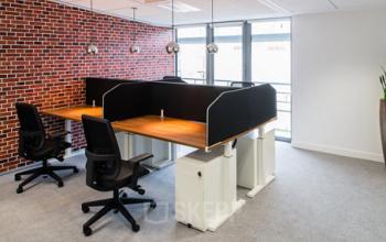 Espace de coworking doté de fauteuils à la rue Duret