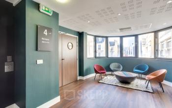 Espace commun doté de fauteuils confortables au boulevard Gouvion Saint-Cyr