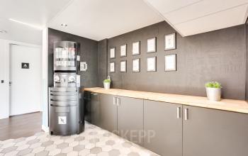 Cuisine avec machine Nespresso pour pour faire le plein d'énergie au boulevard Gouvion Saint-Cyr
