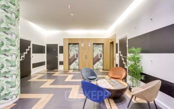 Entrée de notre centre d'affaires avec salle d'attente chaleureuse au boulevard Gouvion Saint-Cyr
