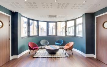 Espace convivial pour vos entretiens informels au boulevard Gouvion Saint-Cyr