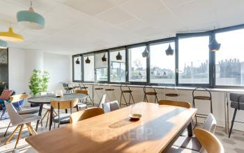 Espace commun bénéficiant optimalement de la lumière naturelle au boulevard Gouvion Saint-Cyr