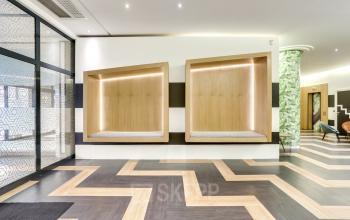 Espace commun lumineux avec sièges au boulevard Gouvion Saint-Cyr