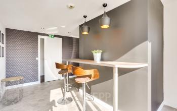Salle à manger dans laquelle vous pouvez déjeuner avec vos collègues au boulevard Gouvion Saint-Cyr