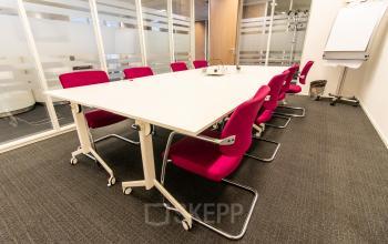 Salle de réunion entièrement équipée avec toutes les installations dont vous avez besoin