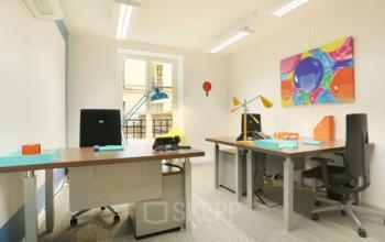 Espace de bureau lumineux décoré avec goût à la rue de la Paix