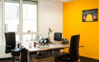 Bureaux partagés aux couleurs vives à la rue du Quatre-Septembre
