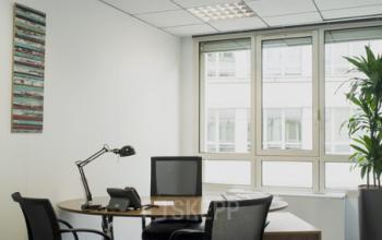 Table ronde pour vos entretiens à la rue du Quatre-Septembre