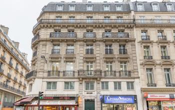 Vue de face immeuble haussmannien pour louer vos locaux dans la rue du 4 Septembre