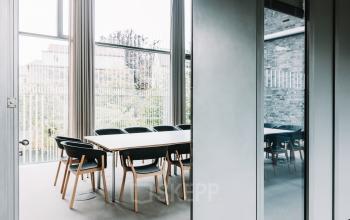 Cette salle de réunion est adaptée à tous vos événements professionnels dans la rue de la Bourse