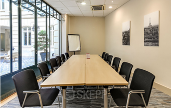 Salle réunion avec accès à la cour intérieure au boulevard Haussmann