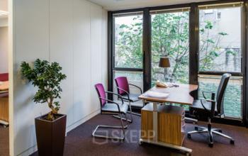Bureau privé avec vue sur l'espace extérieur à la rue du Faubourg-Saint-Honoré