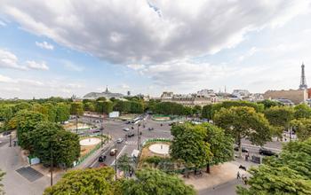 Vue au Rond-Point des Champs-Elysées-Marcel-Dassault