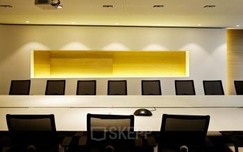 Salle de réunion haut de gamme pour accueillir vos clients avec professionnalisme dans la rue Quentin-Bauchart