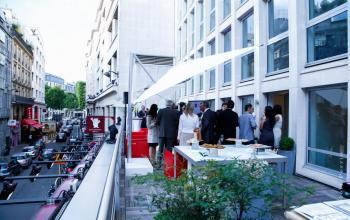 Prenez un apéro lors d'un afterwork sur notre belle terrasse dans la rue Quentin-Bauchart