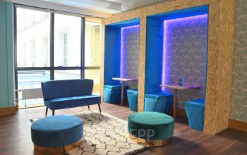 Notre espace de coworking dans la rue Saint Honoré est équipé de mobilier design