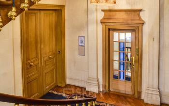 Cet immeuble haussmannien est plein de charme offre différents espaces de bureaux