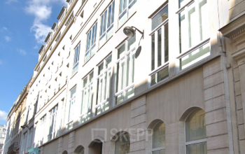 Espace de bureau à louer lumineux et spacieux situé Rue de Saint-Petersbourg 36, dans le dynamique Paris 8ème, idéal pour professionnels.