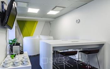 Zone de coworking doté de Thinkspods et une machine à café à la rue de Londres
