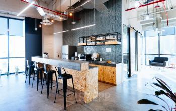 Préparer votre café dans la cuisine en rencontrant les autres membres de notre communauté