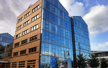 Cet immeuble de bureaux moderne pourrait être votre prochain lieu d'implantation dans la Rue de Cambrai