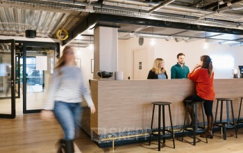 Espace commun pour discuter avec vos collègues dans la Rue des Archives