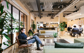 Espace commun doté d'un mobilier moderne dans la Rue des Archives