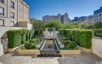 Ce jardin extérieur est l'endroit idéal pour un moment de détente dans la rue Michel Lecompte