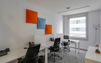 Postes de travail dans un espace avec porte vérouillable à l'allée de l'Arche
