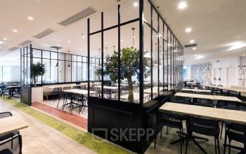 La cafétaria est le lieu de ralliement de notre centre d'affaires au cours Valmy