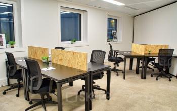 Bureaux à partager avec écrans de séparation pour travailler en sérénité au cours Valmy