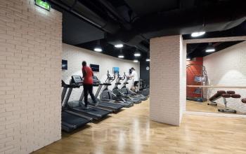 Salle de fitness pour booster votre productivité au travail au cours Valmy