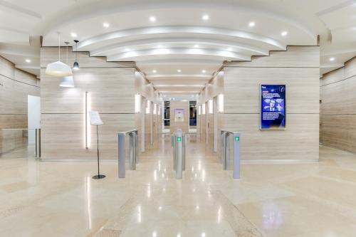 L'entrée de notre centre d'affaires à l'avenue Georges Wilson