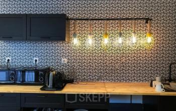 Notre cuisine est l'endroit idéal pour prendre un café ou dejeuner pendant vos pauses dans la rue de Villiers